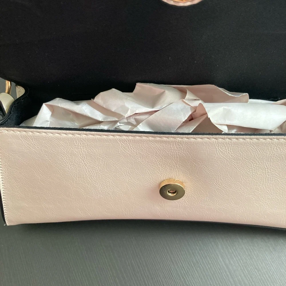 Hourglass Cream Color Purse, Forever 21, NEW - Picture 3 of 6